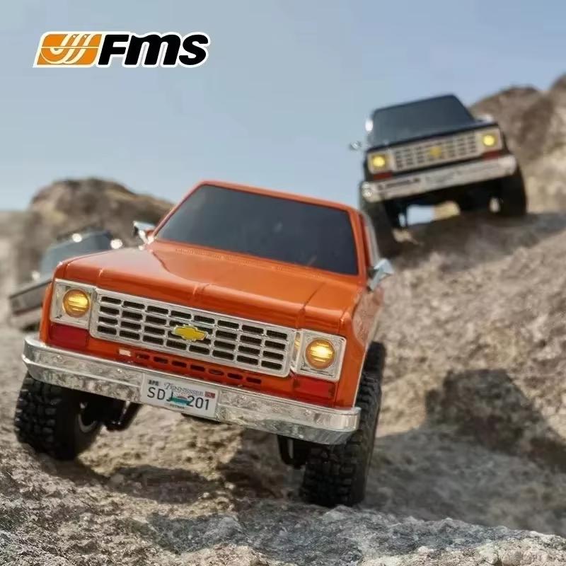 FMS 1/24 Chevrolet K5 Remote Control BLAZER Small Scale 4WD Dual Speed Door Bridge Off Road Vehicle Simulation Model Toy Gift