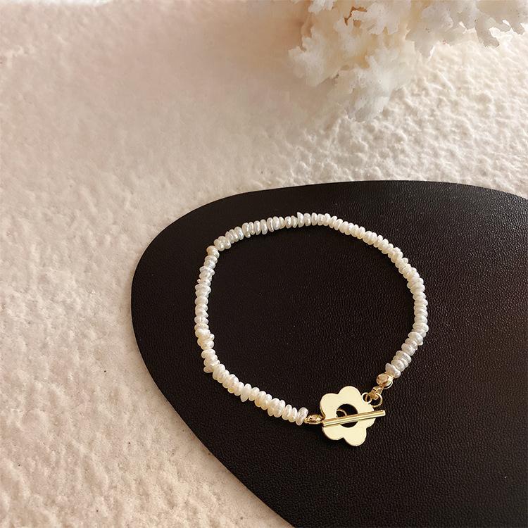 Simple temperament freshwater pearl metal flower neck chain collarbone chain Dongmen necklace