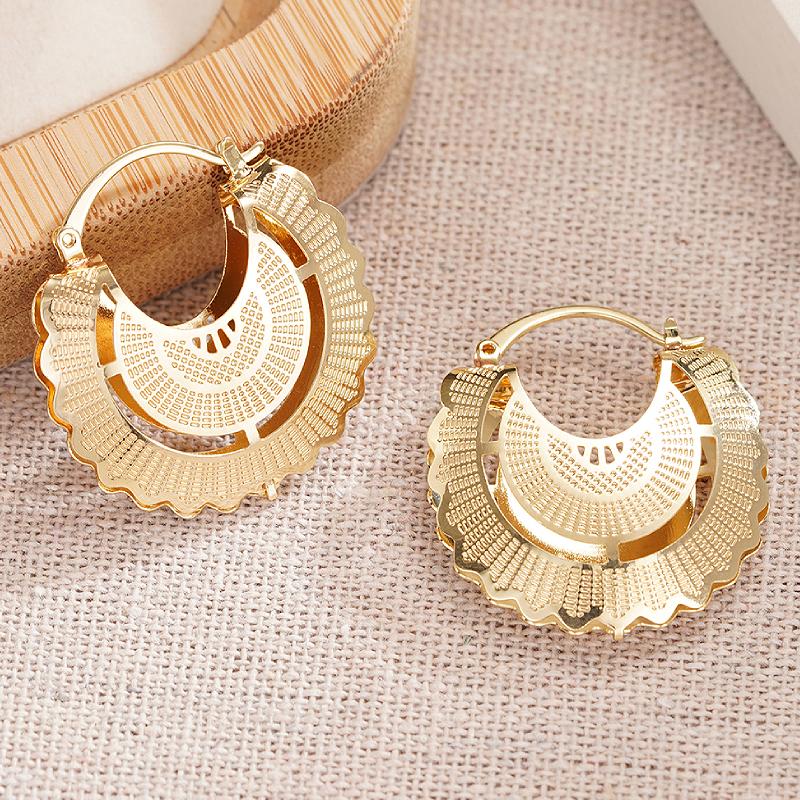 

Huitan Hollow Out Women Hoop Earrings Wedding Party Daily Engagement Anniversary Trendy Luxury Gold Color Accessories Zircon