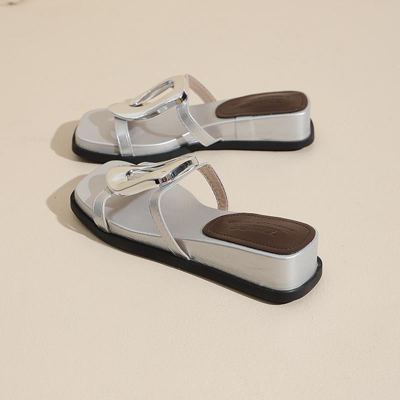 Hollow versatile fashion one-word slippers women's 2025 summer new thick-bottomed slope heel high-end design outside sandals