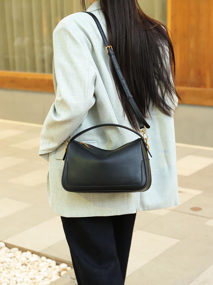 2025 Retro Style Large Capacity Women s Crossbody Boston Handbag 30x9x18cm чёрный