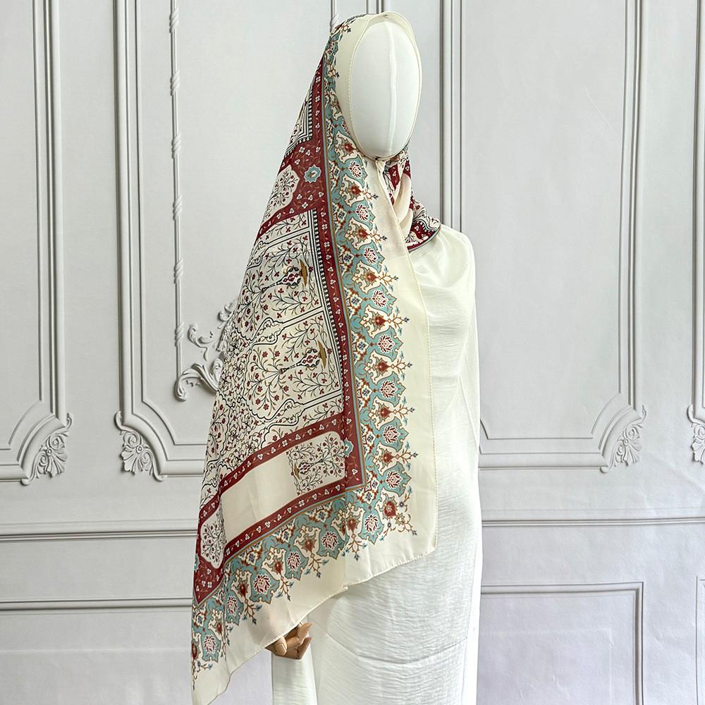 

Traditional Fabric Scarf Made Of Polyester With Daytonight Versatility And Lightness 19