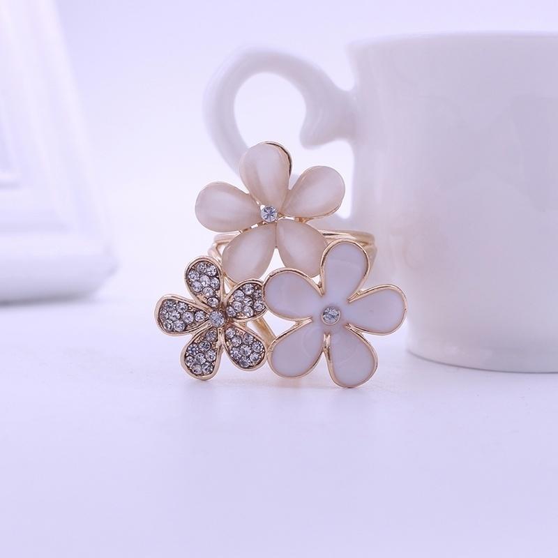 Fashion Flowers Brooch Scarf Buckle Bouquet Crystal Rhinestone Scarf Clips for Women Jewelry