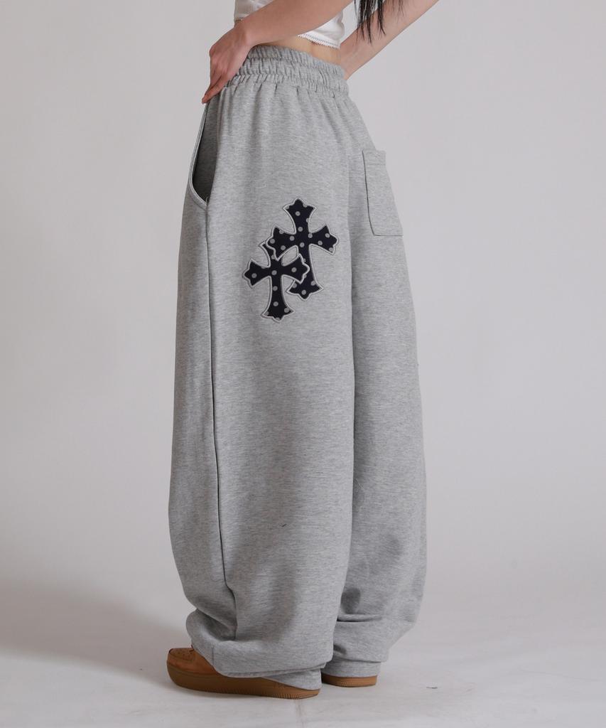LIKE THE MOST Dot Twin Cross Applique Training Pants_Gray