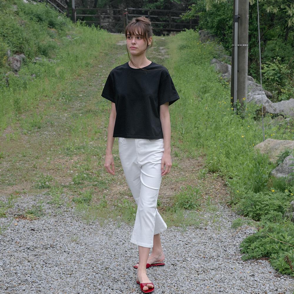 Elssibeui Mini Label Crop T-Shirt_Black