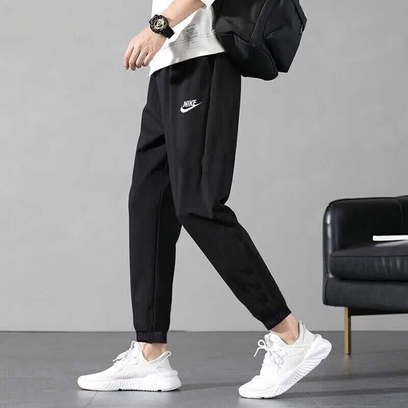 Nike Men's Tapered Fit Woven Track Pants DD5311-010