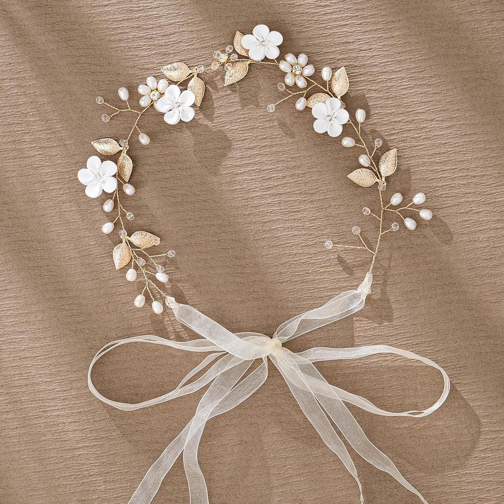 Handgefertigter Braut-Haarkamm mit Perlen, Strass und Blumen mit Blättern