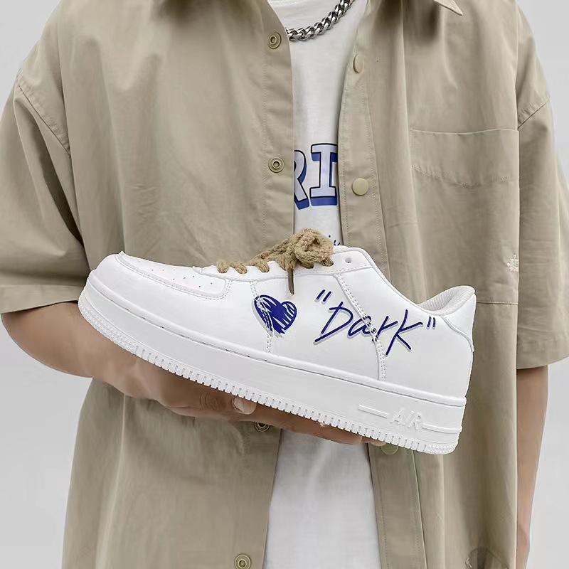 

New niche graffiti board shoes versatile student retro men s shoes casual sports shoes small white shoes 35