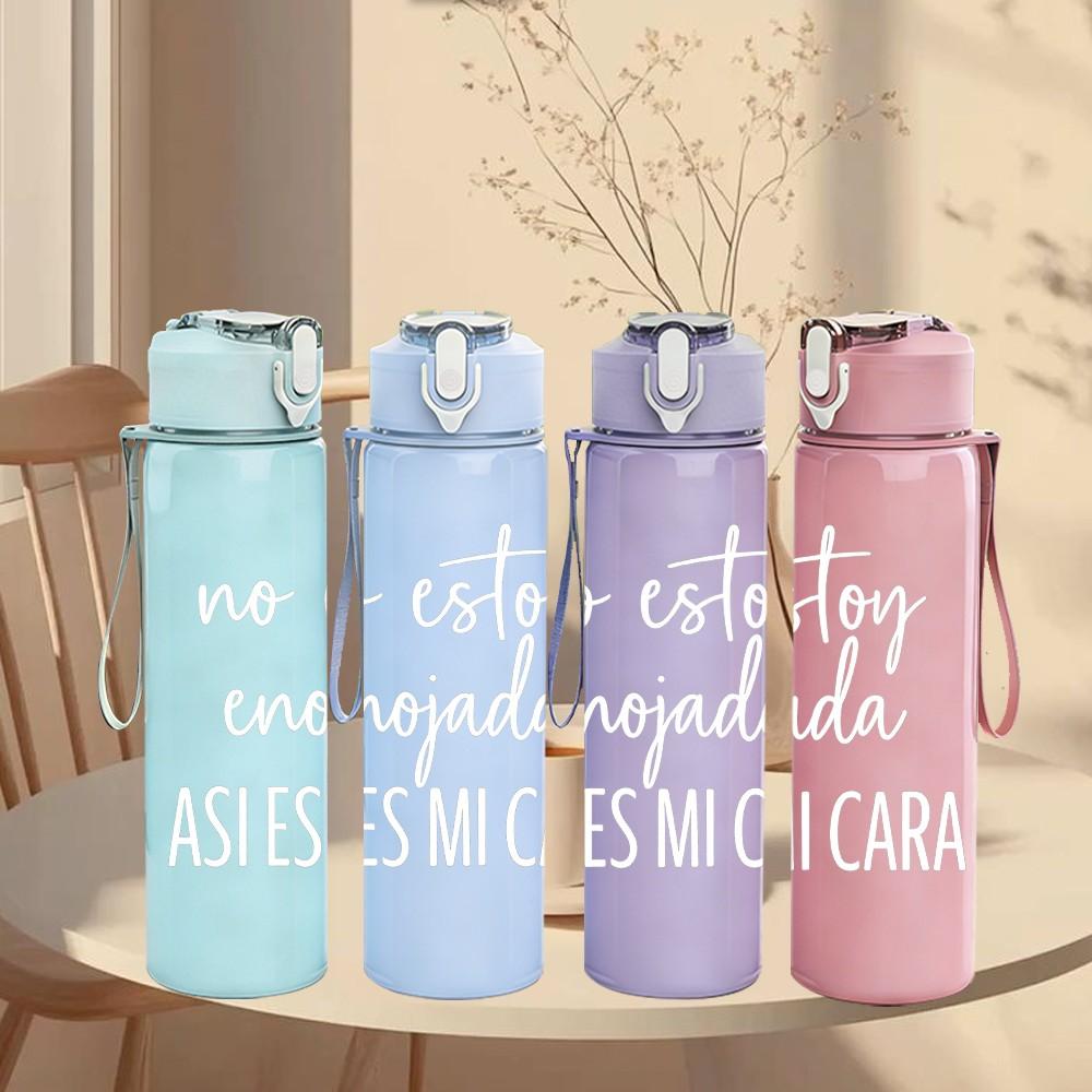 1PC Faint No Importada Text Pattern 750ml Color Plastic Sports Water Bottle Leakproof Flip Straw Lid Suitable for Sports Office Home Use