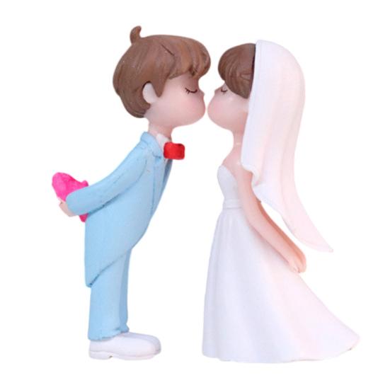 1 Pair Miniature Wedding Cake Toppers Mini Bride Groom Figurine Romantic Kissing Couple Resin Statue for Anniversaries Engagement Party Bridal Shower