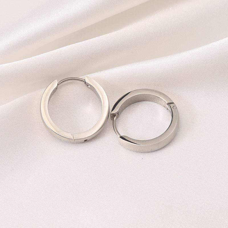

European and American fashion earrings, earrings, men s round large circle ear buckles, stainless steel earrings, hand-polished temperament