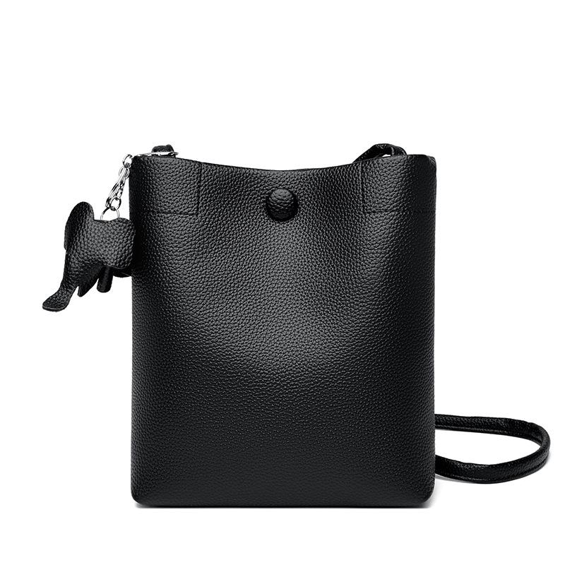

2026 Women s Minimalist Soft Leather Crossbody Backpack - Lightweight and Versatile Phone Bag чорний