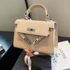 Letošní populární niche ruční taška Kelly Dámská nová retro vysoce kvalitní textura Jednoramenná crossbody taška
