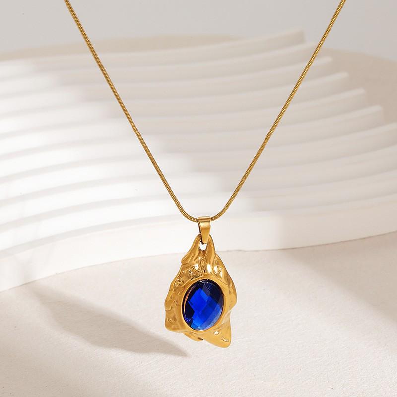High-End Heart & Geometric Titanium Steel Clavicle Necklace for European & American Markets