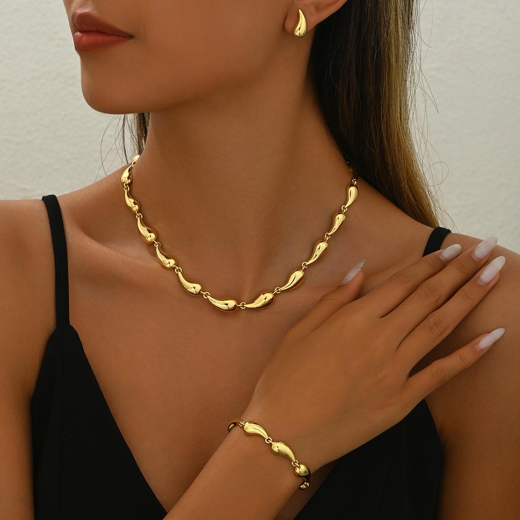 Enkelt vanndråpedesign sans kvinners halskjede smykkesett allsidige øredobber nisje justerbart armbånd smykker