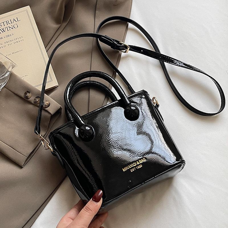 Spring and Summer Fashion New Creamy Simple Portable Bucket Bag Korean Version Casual Commuting Versatile High-end Messenger Bag