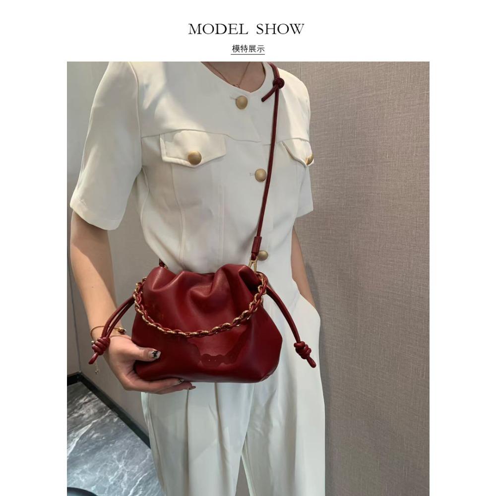 New leather drawstring lucky bag fashion trend pleated cloud bag small cute messenger bag celebrity bucket bag