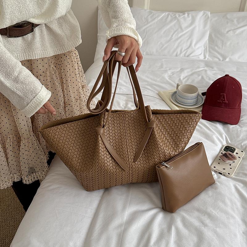 Woven Leather Tote Bag for Women Large Capacity Shoulder Handbag for Work and Shopping
