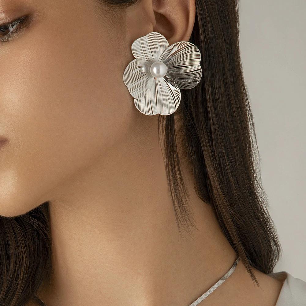 

Romantic Flower Petal Long Tassel Drop Earrings for Women 2025 Trend Imitation Pearl Hanging Piercing Earrings Wed Zircon Gift