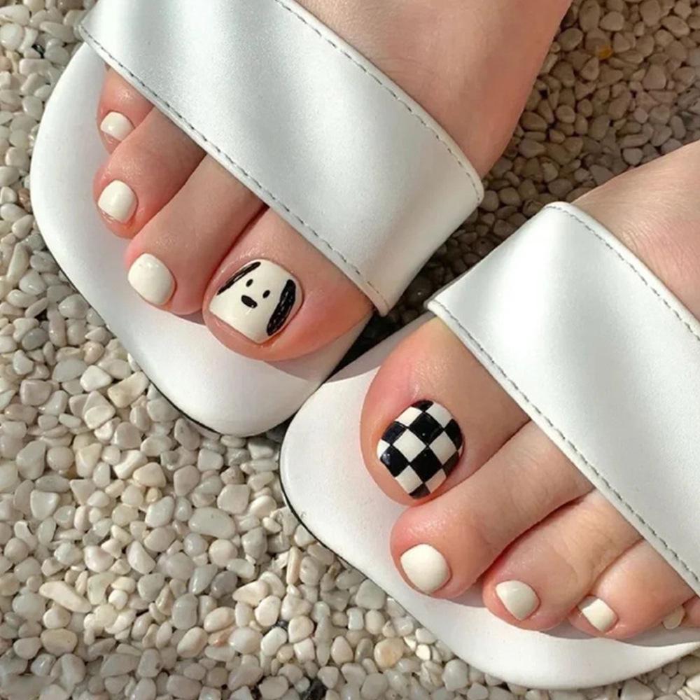

Black & White Checkered Toe Nail Tips with Cute Puppy Art Stickers