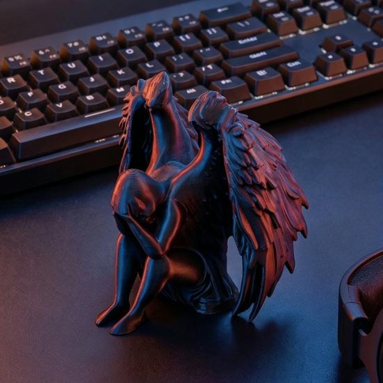 Figurina Angelo con Faccia Coperta Scultura Nera Opaca Stampata in 3D Angelo Seduto Malinconico con Ali Dettagliate per Arredamento Casa Ufficio