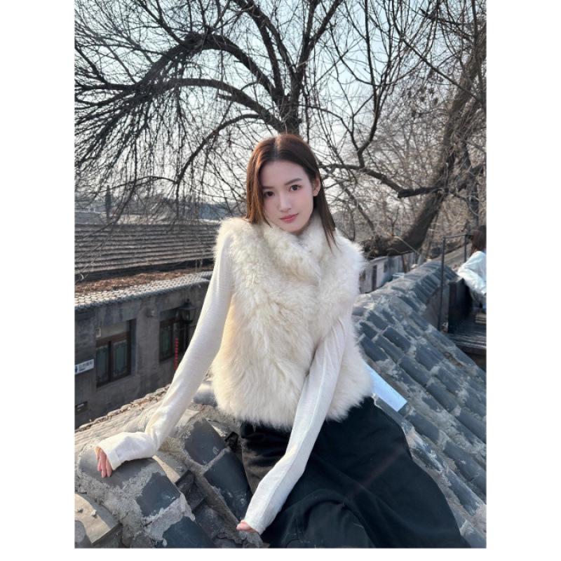 

2025 Autumn/Winter Women s Eco-Friendly Faux Goat Cashmere Fluffy Vest L