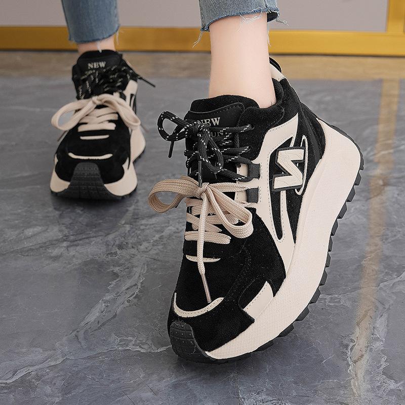 New breathable sports and leisure shoes, soft soles are not tired, thick soles increase height, muffin dad shoes