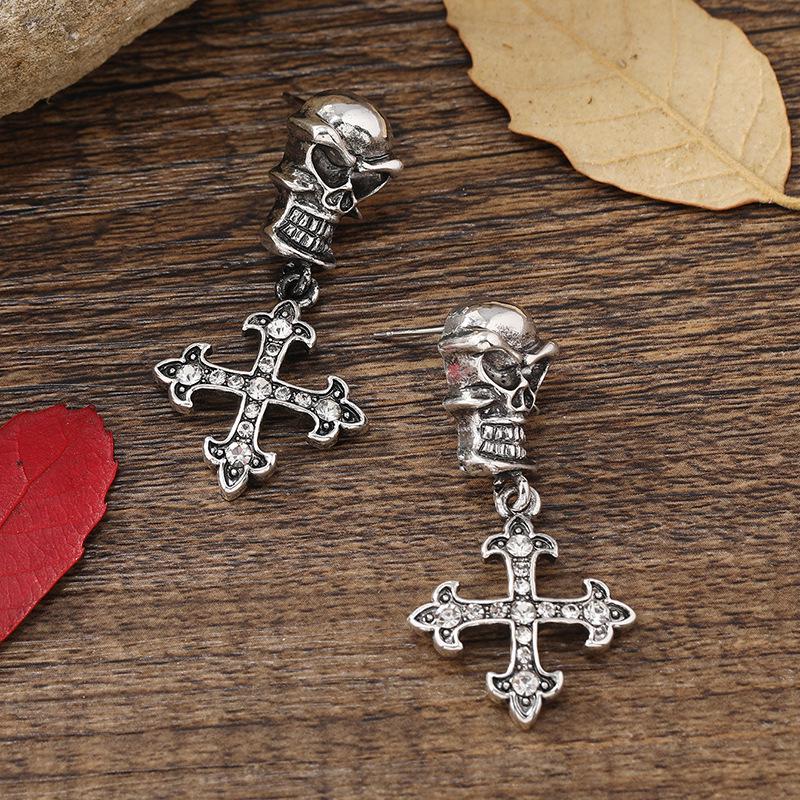 Exaggerated Diamond Skull Earrings: Retro Halloween Skeleton Dangles for Women