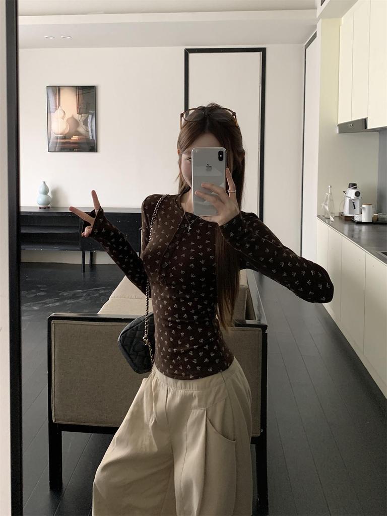 Apricot Floral Slimming Long Sleeve T-shirt - Chic & Warm Women's Inner Layer Top