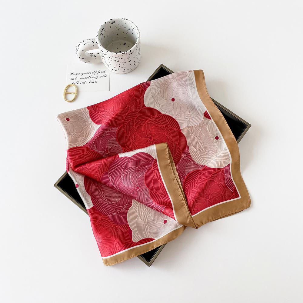 Old money style elegant matching scarf small square scarf 71cm Korean new silk scarf women's high-end sense retro versatile printing