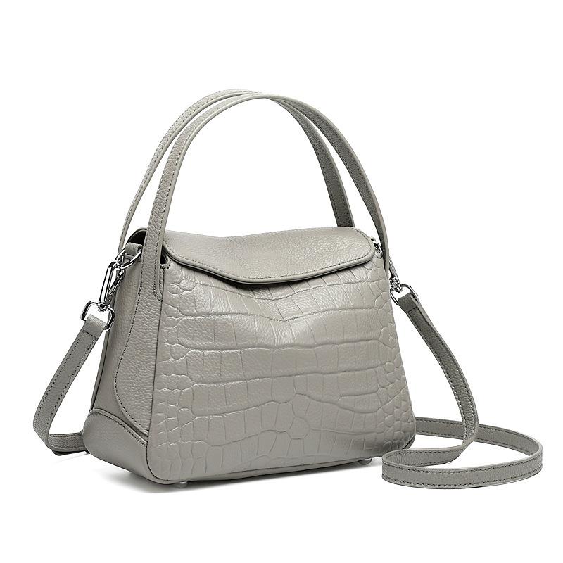 

Light Luxury Leather Bag Women S Fashion Autumn And Winter Messenger Bag Women S High-End Women S Handbag 20*10*19 серый