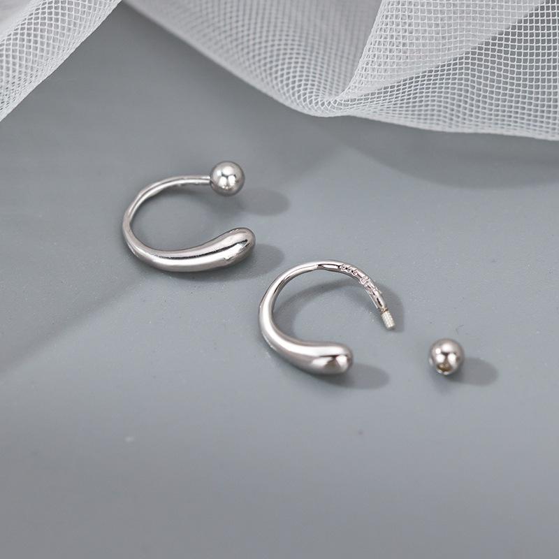 

2024 Горячий стиль Нишевый дизайн Посеребренные серьги-пусеты в форме капли из серебра 925 пробы для женщин