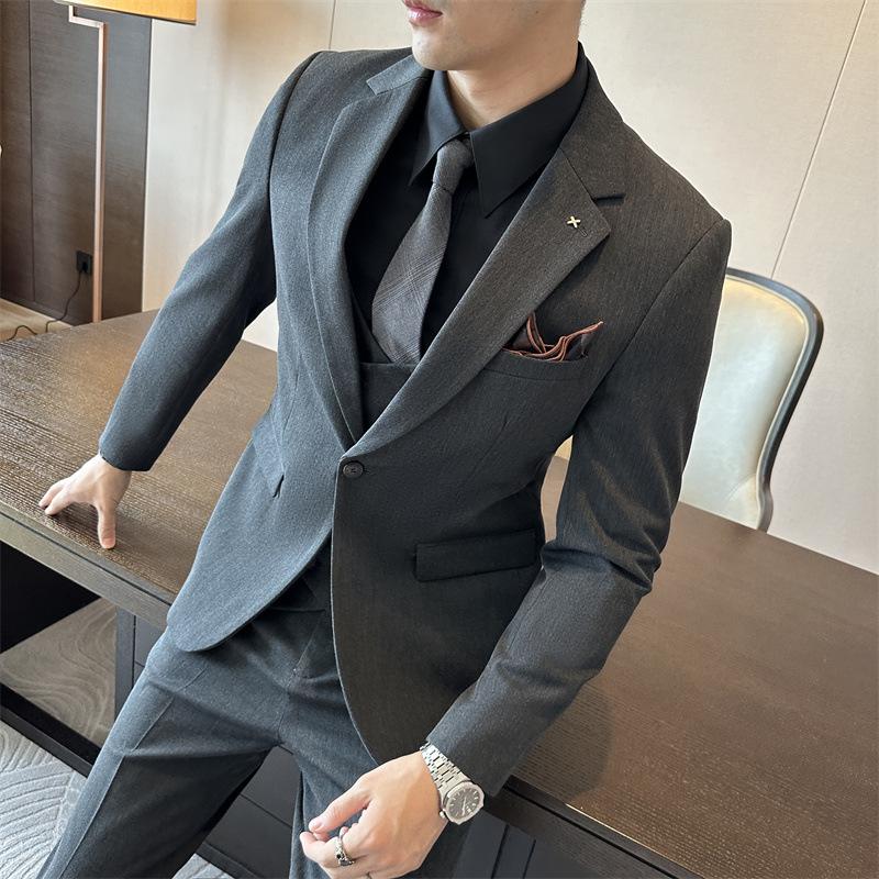 Completo Uomo Verde Scuro Autunno 2025: Abbigliamento Business Casual e Formale, Abito da Sposo in Stile Britannico.