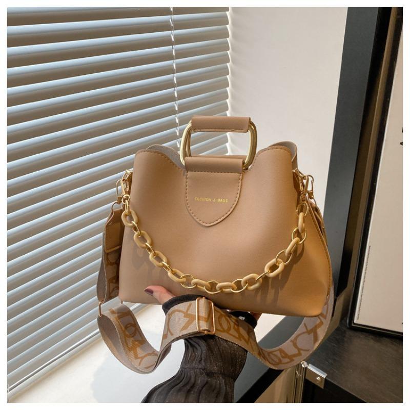 Summer new fashionable women's bags, shoulder simple commuter bags, chain decorative handbags, textured messenger bags