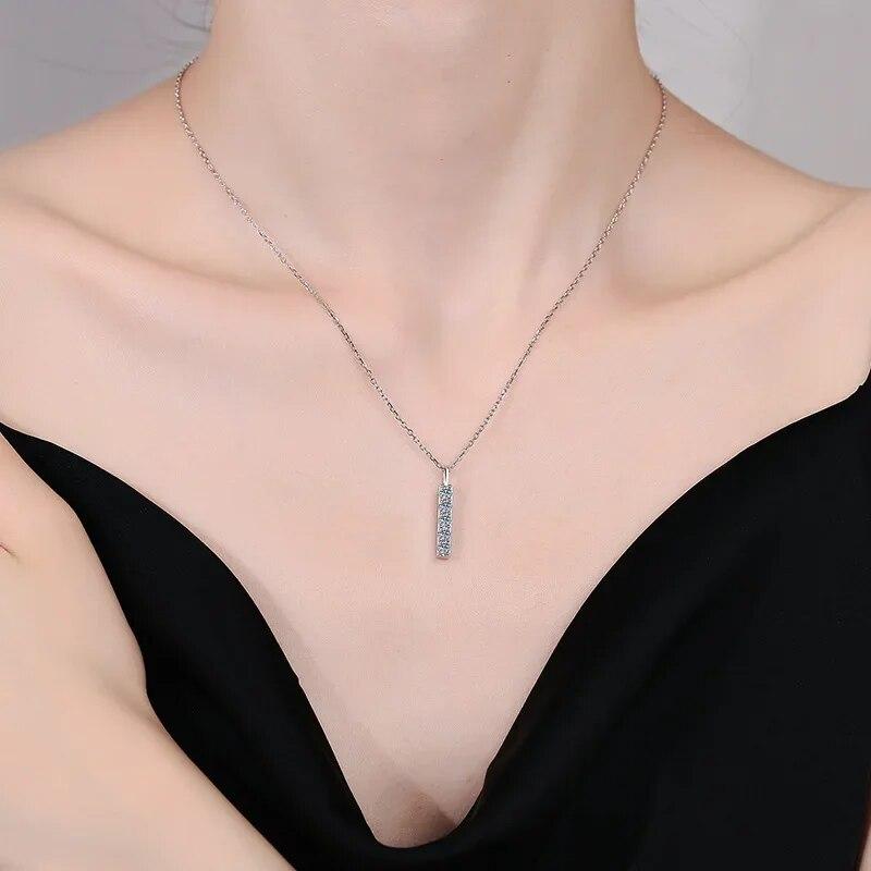 D-Farbe 0,5 Karat zertifizierter Moissanit-Anhänger mit hervorragendem Schliff für Frauen, S925-Sterlingsilber-Halskette, eleganter, glänzender Diamantschmuck