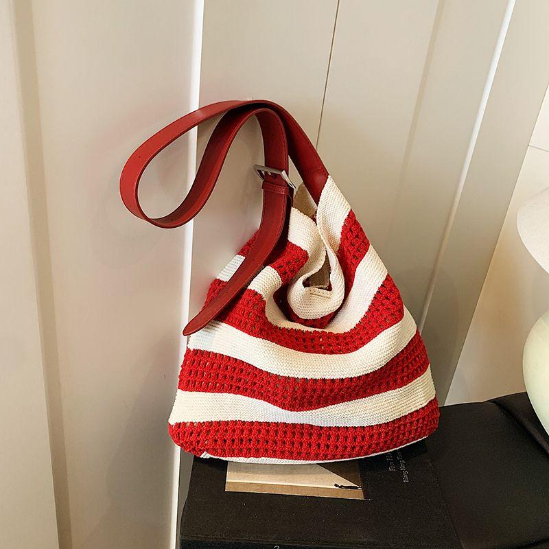 

South korea Ins Stripe Contrast Color Woven Bag Women 2025 New Idle Style Handmade Crocheting Bag Artistic Shoulder Bag Red