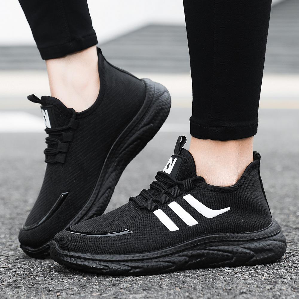 Sneakers Fashionable and Lightweight Running Shoes Comfortable Breathable Soft Sole Black Running Shoes Couple Trendy Shoes