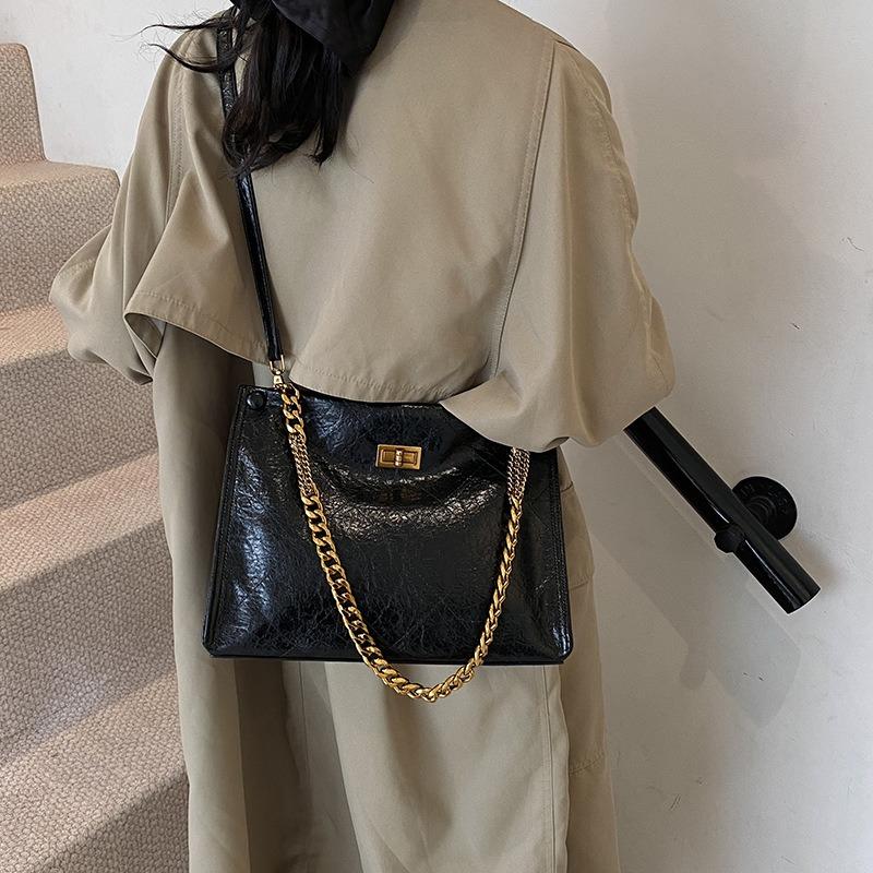 Rhombus chain bag women's large-capacity new fashion versatile shoulder messenger bag retro commuter bag