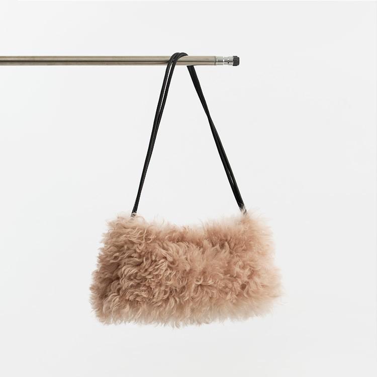 

Winter Soft Plush Women Shoulder Bag Lamb Wool Underarm Bags for Women Designer Handbags Fluffy Fuax Fur Bag Clutch Purses