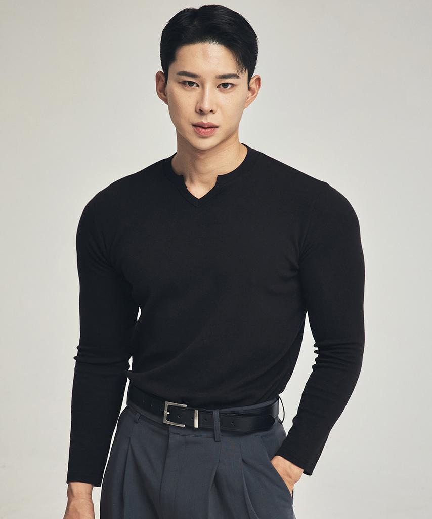 ASTROVE Little V-Neck Long Sleeve T-Shirt Black