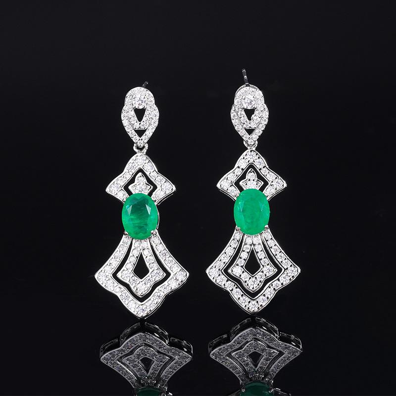 New Stud Earrings Imitation Natural Emerald Zircon Earrings Slightly Inlaid with Diamonds Light Luxury Design Small Skirt Earrings