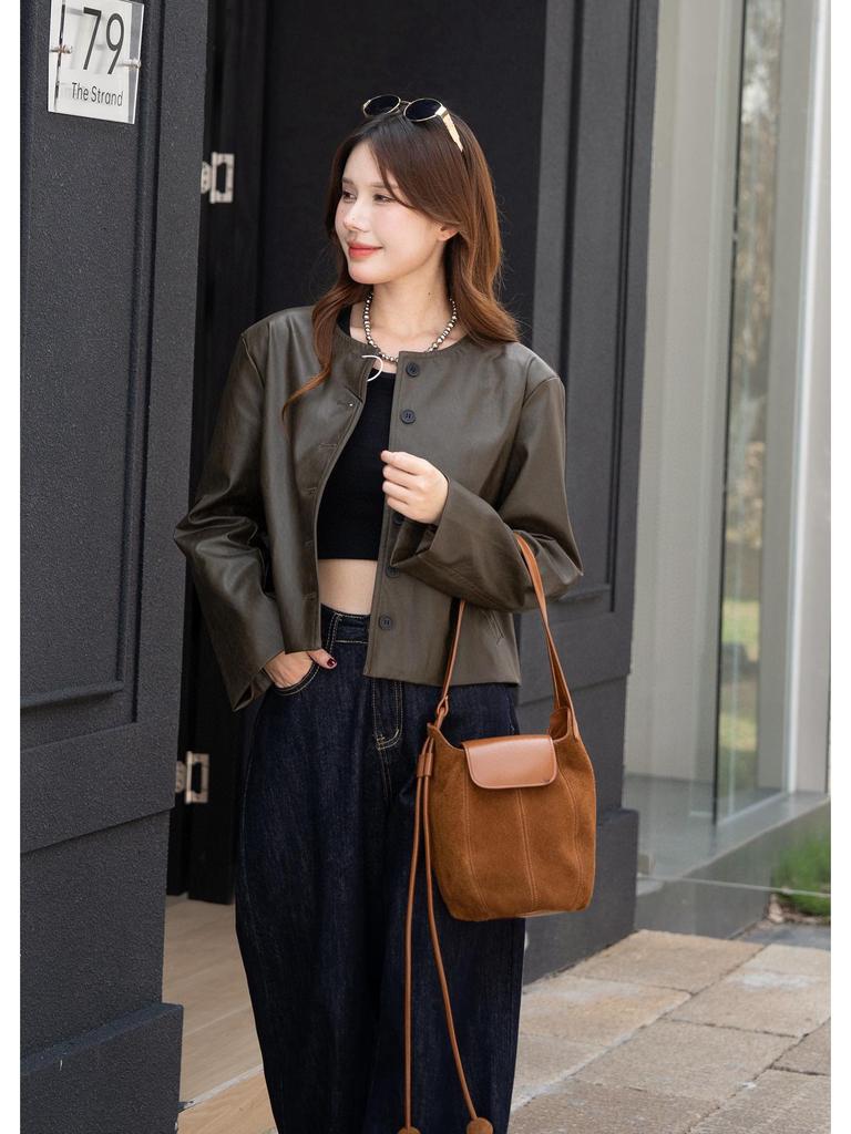 Herbst/Winter Umhängetasche mit Überschlag aus mattiertem Rindsleder für Damen