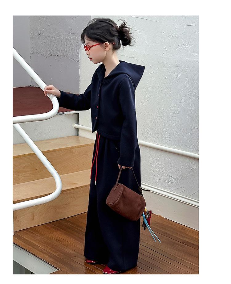Marineblaues Herbst-Mode-Set für große Mädchen: Kapuzenjacke & Lässiges Zweiteiler-Outfit (Stil 2025)