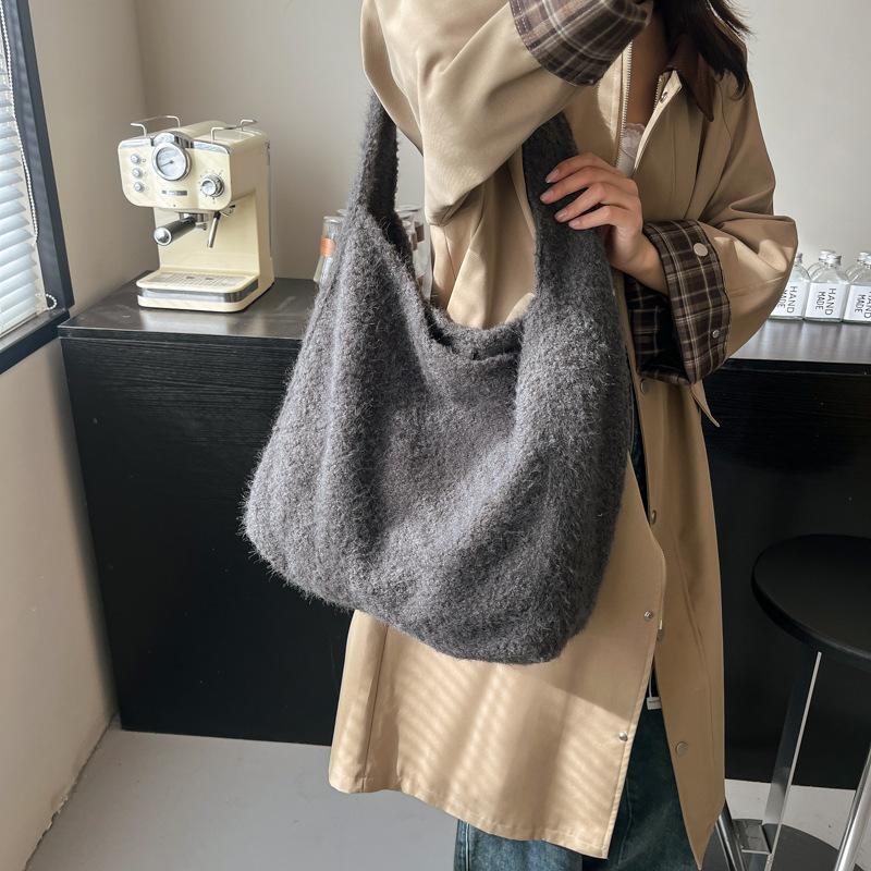 New commuter retro lazy wind large capacity personalized niche woolen single shoulder underarm tote bag
