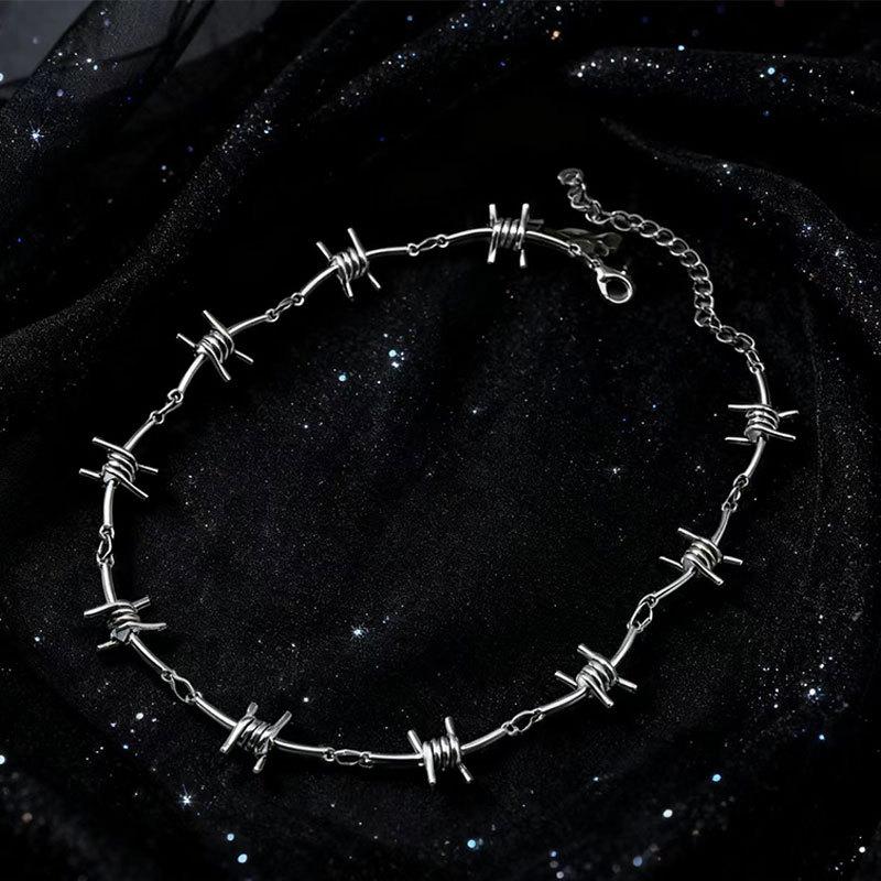 Dark Wind Winding Thorns Rivets Punk Necklace Light Luxury Personalized Collarbone Chain Simple Niche Item Decoration