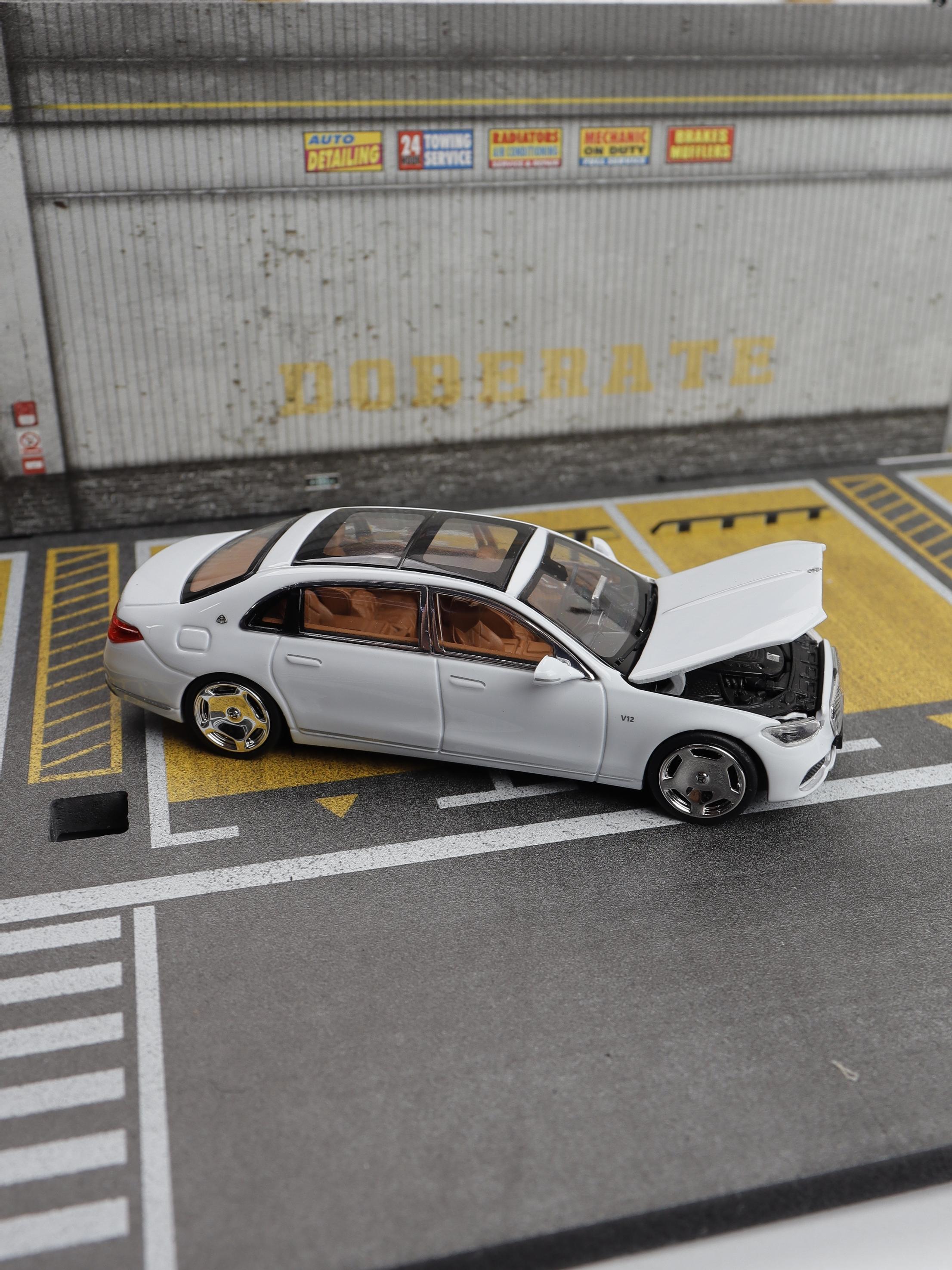 

Decode 1:64 S680 White /Black Diecast Model Car белый