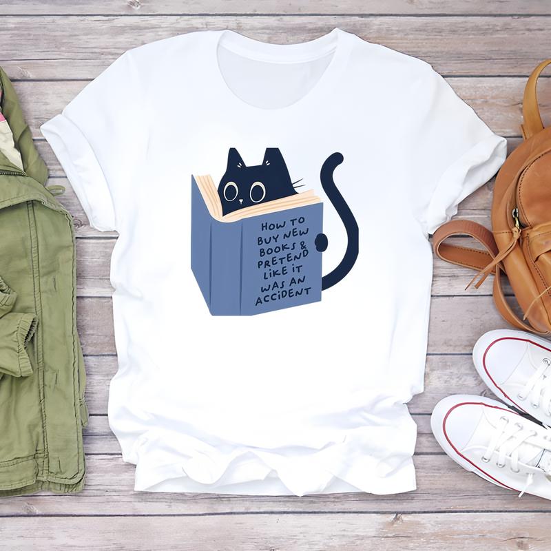 Trendy summer T-shirt with fashionable prints, cute and stylish short-sleeve top for women.