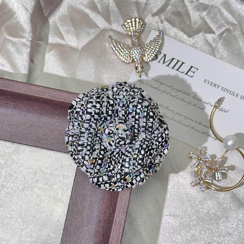 French Style Fabric Camellia Brooches Vintage Elegant Flower Lapel Pins For Women Fashion Wedding Party Badge Accessories Gifts