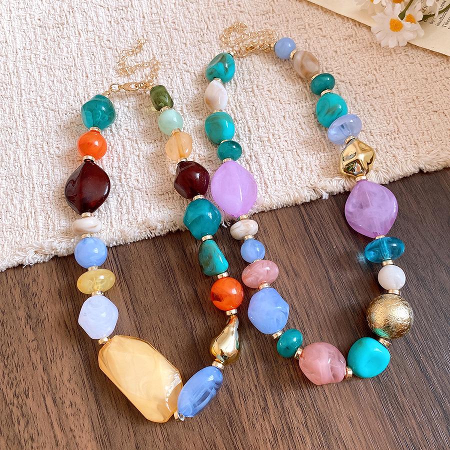 Liu Cai Man Ji Irregular Beaded Acrylic Necklace: Bohemian Clavicle Chain with Luxurious Feel.