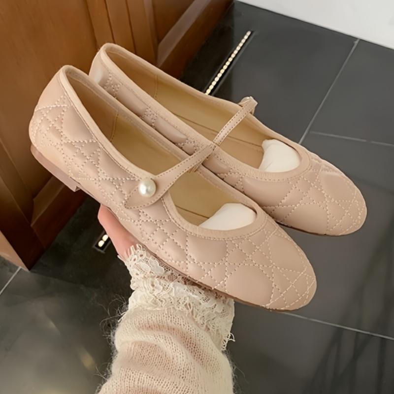 Fashion Temperament Pearl Buckle Strap Women Single Shoes 2025 New Fashion Versatile Women's Flat Shoes Comfortable Simple Flat Shoes
